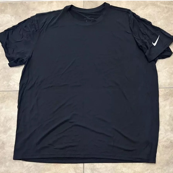 Nike Dri-Fit Short Sleeve T-Shirt Black with White Swoosh Men’s Adult NEW w/ Tag - Picture 1 of 3